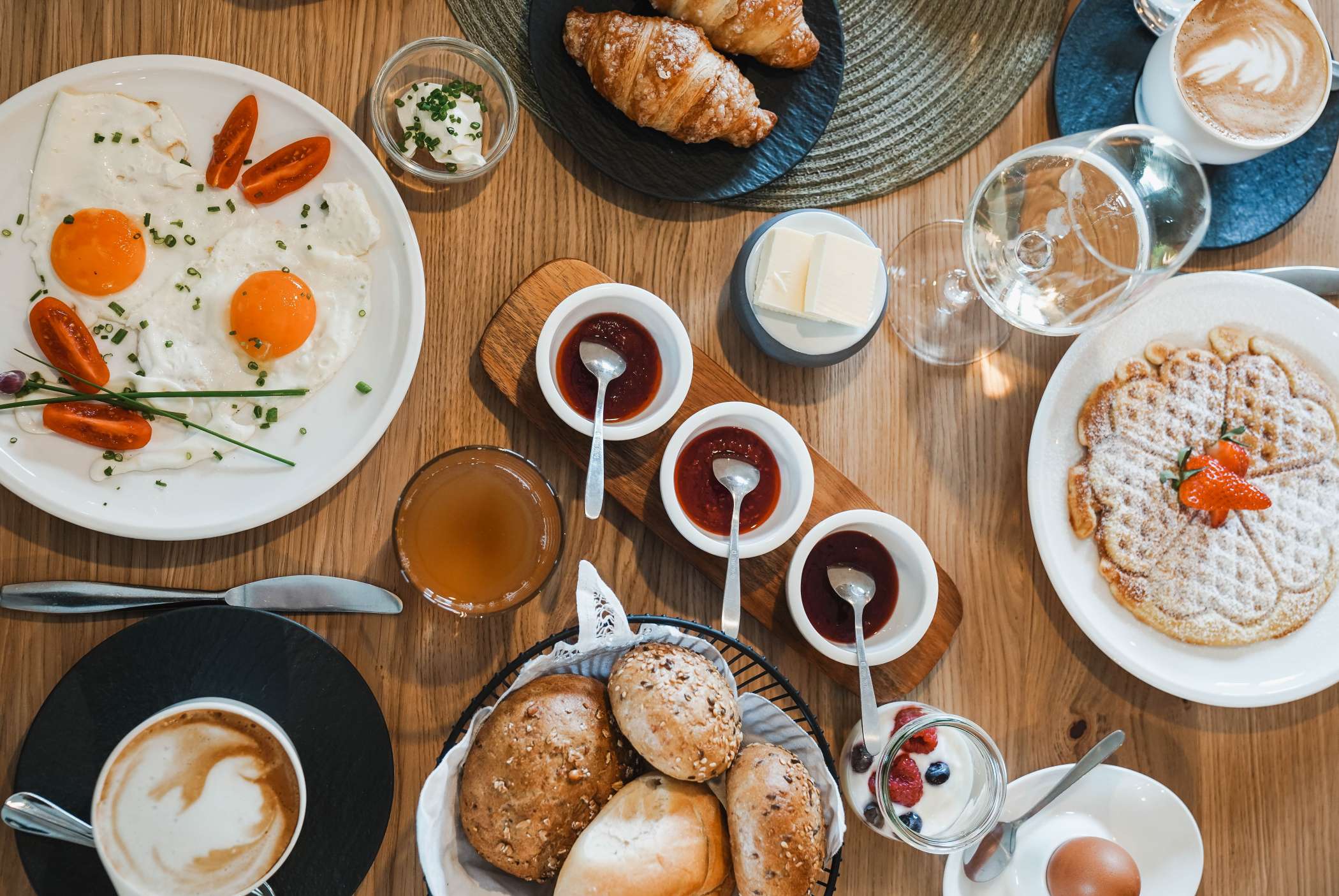 Spiegelei und Waffeln